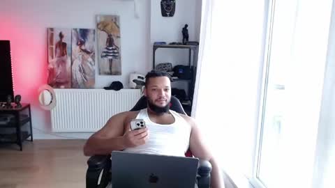 Snapshot of 0_kingsley chatting on April 16, 3:02 pm Kingsley online show from April 16, 3:02 pm