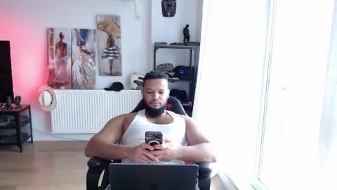 Snapshot of 0_kingsley chatting on April 23, 12:29 pm Kingsley online show from April 23, 12:29 pm