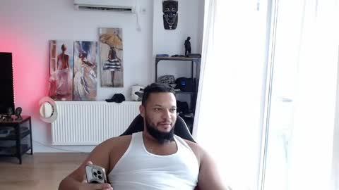 Snapshot of 0_kingsley chatting on May 7, 11:04 am Kingsley online show from May 7, 11:04 am