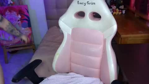 111lucygrim111 online show from December 16, 4:56 pm