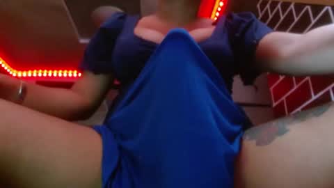 Snapshot of 11inchmonstercock4u chatting on December 12, 2:48 am i am trixie im Your Selfsucking Mistress online show from December 12, 2:48 am
