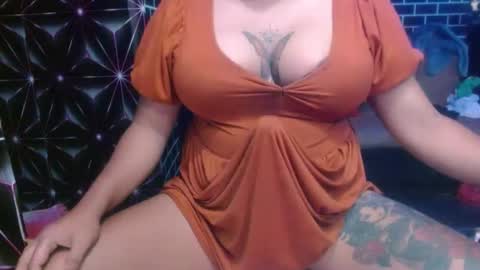 Snapshot of 11inchmonstercock4u chatting on April 14, 6:52 am i am trixie im Your Selfsucking Mistress online show from April 14, 6:52 am