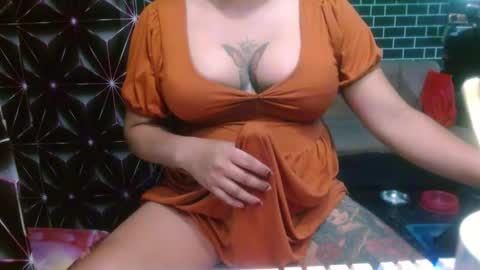 Snapshot of 11inchmonstercock4u chatting on April 15, 2:18 am i am trixie im Your Selfsucking Mistress online show from April 15, 2:18 am