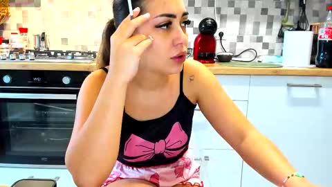 Snapshot of 18belleskinny chatting on October 7, 10:45 am 18belleskinny online show from October 7, 10:45 am