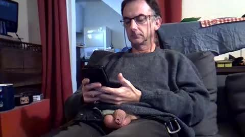 Snapshot of 18remy45 chatting on October 18, 9:43 am 18remy45 online show from October 18, 9:43 am