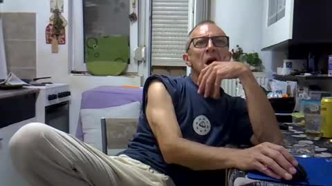 Snapshot of 1973man chatting on June 21, 12:02 am 1973man online show from June 21, 12:02 am