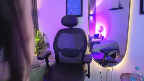 anya online show from December 5, 7:43 pm