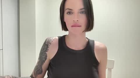 Snapshot of 1dove chatting on March 8, 2:04 am DOVE online show from March 8, 2:04 am