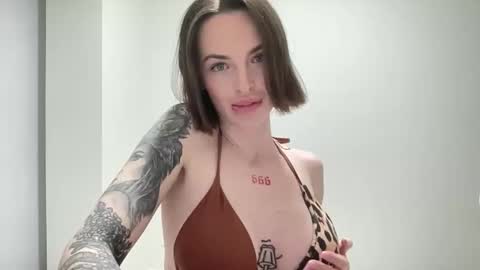 Snapshot of 1dove chatting on March 22, 9:51 pm DOVE online show from March 22, 9:51 pm