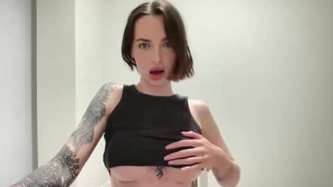 Snapshot of 1dove chatting on March 27, 9:58 pm DOVE online show from March 27, 9:58 pm