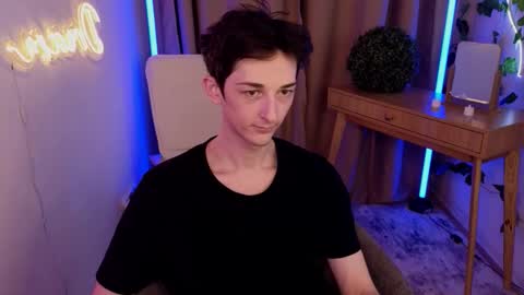 Max online show from March 19, 10:25 pm