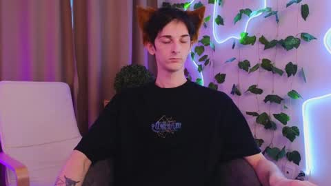 Max online show from April 4, 3:09 pm