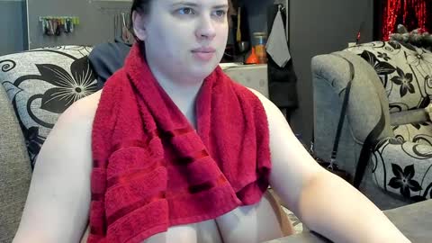 1LINDSEY1 online show from December 14, 9:13 pm