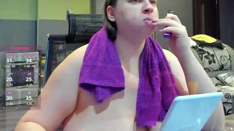 1LINDSEY1 online show from September 29, 8:08 am