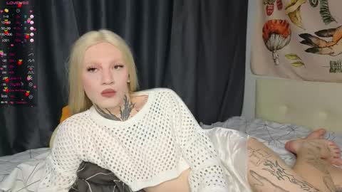 Snapshot of 1lola4ka chatting on November 17, 4:24 pm Michelle online show from November 17, 4:24 pm