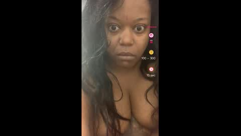 Snapshot of 1lookurhooked chatting on February 1, 9:13 pm Lillycakes online show from February 1, 9:13 pm