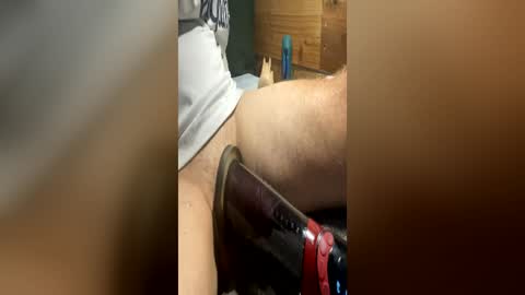 Snapshot of 1loveclams chatting on June 14, 9:11 am Crimsonstud online show from June 14, 9:11 am