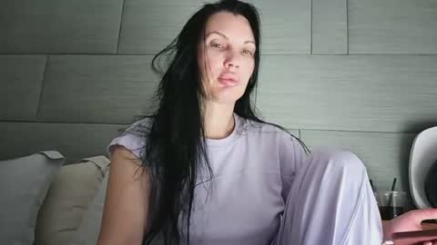 Onna online show from July 3, 2:23 pm