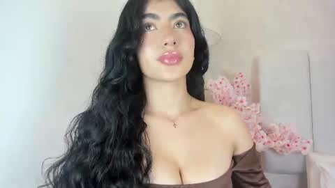 Snapshot of 1m_emily chatting on July 15, 9:20 pm . online show from July 15, 9:20 pm