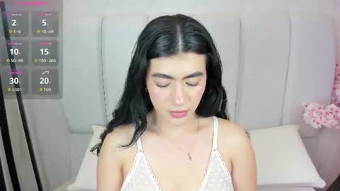 Snapshot of 1m_emily chatting on August 7, 9:17 pm . online show from August 7, 9:17 pm
