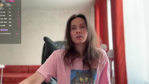 Snapshot of 1mari_01 chatting on June 25, 10:31 am Marie online show from June 25, 10:31 am
