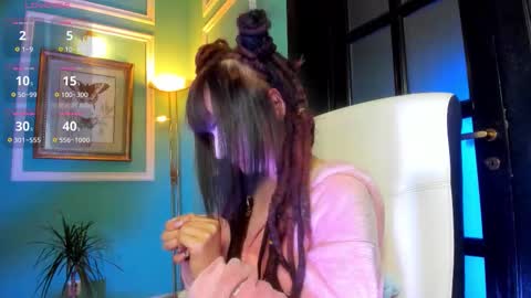 Moona  online show from September 25, 3:05 pm