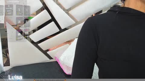 Snapshot of 1naughty_milf chatting on December 20, 11:21 am Luisa online show from December 20, 11:21 am