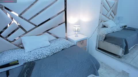 Snapshot of 1naughty_milf chatting on January 14, 11:31 am Luisa online show from January 14, 11:31 am