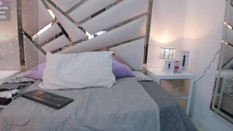 Snapshot of 1naughty_milf chatting on January 17, 2:50 pm Luisa online show from January 17, 2:50 pm