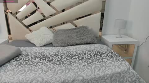 Snapshot of 1naughty_milf chatting on January 28, 11:38 am Luisa online show from January 28, 11:38 am