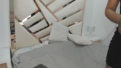 Snapshot of 1naughty_milf chatting on February 1, 7:02 pm Luisa online show from February 1, 7:02 pm