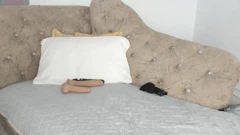 Snapshot of 1naughty_milf chatting on February 25, 7:42 am Luisa online show from February 25, 7:42 am