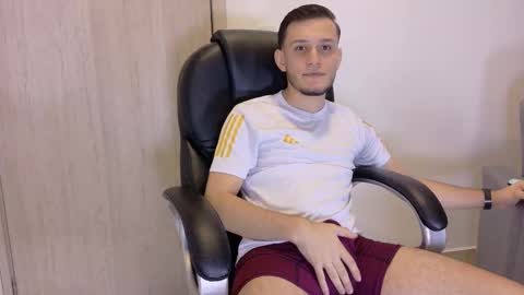 Snapshot of 1tommy9 chatting on March 13, 5:14 am Tommy online show from March 13, 5:14 am