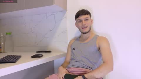 Snapshot of 1tommy9 chatting on March 15, 1:11 am Tommy online show from March 15, 1:11 am