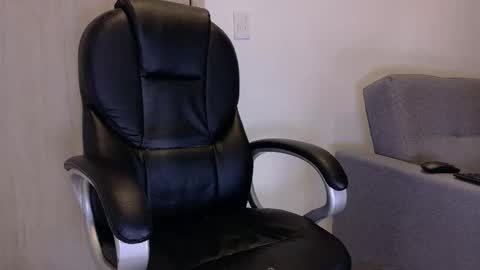 Snapshot of 1tommy9 chatting on March 18, 6:05 am Tommy online show from March 18, 6:05 am