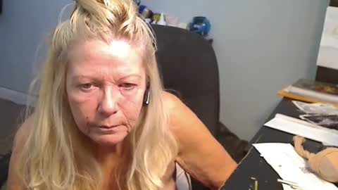 Snapshot of 1xtrahornyone chatting on December 3, 4:06 pm Susan online show from December 3, 4:06 pm