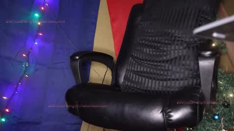 Snapshot of 2001cashking chatting on December 15, 2:16 am 2001cashking online show from December 15, 2:16 am