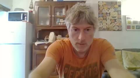 22esserre online show from October 15, 11:32 am