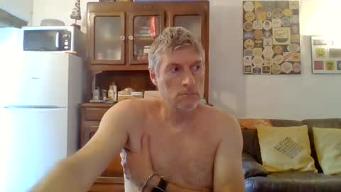 22esserre online show from June 24, 11:53 am