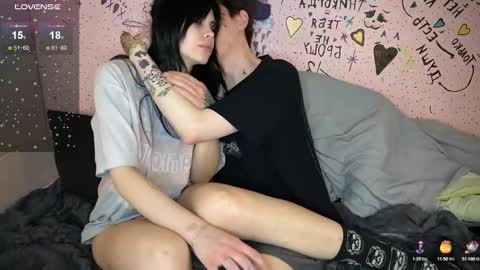 Snapshot of 2emo4fam chatting on December 2, 8:22 pm 2emo4fam online show from December 2, 8:22 pm