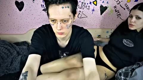 Snapshot of 2emo4fam chatting on December 8, 11:40 pm 2emo4fam online show from December 8, 11:40 pm