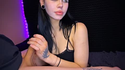 Snapshot of 2emo4fam chatting on January 8, 2:25 am 2emo4fam online show from January 8, 2:25 am