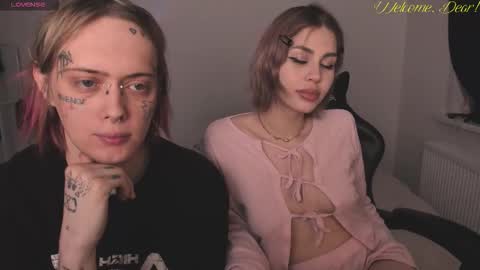 Snapshot of 2emo4fam chatting on December 13, 8:36 pm 2emo4fam online show from December 13, 8:36 pm