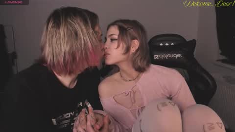 Snapshot of 2emo4fam chatting on December 15, 1:15 pm 2emo4fam online show from December 15, 1:15 pm