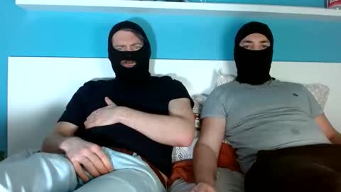 Snapshot of 2frenchfriends chatting on April 5, 8:50 pm 2frenchfriends online show from April 5, 8:50 pm