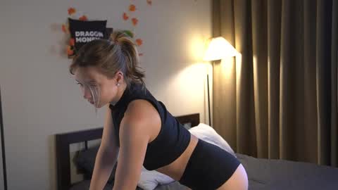 Elley  online show from October 8, 7:50 am