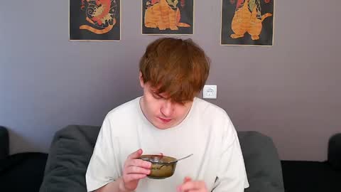 Snapshot of 2nc_ chatting on June 6, 8:52 am Eleot online show from June 6, 8:52 am