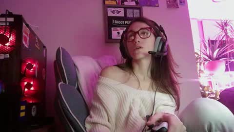 Snapshot of 2photogs_raw chatting on December 23, 12:41 am 2photogs_raw online show from December 23, 12:41 am