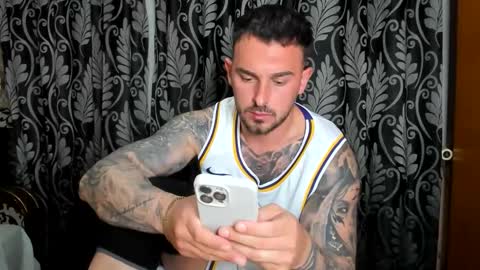 Snapshot of 2sexymuscles chatting on April 28, 8:03 pm 2sexymuscles online show from April 28, 8:03 pm