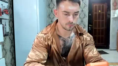 2sexymuscles online show from June 21, 8:33 pm